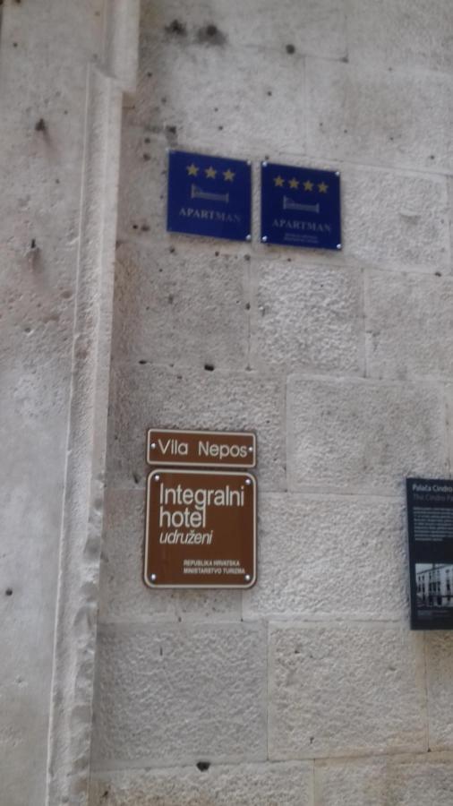 Inchy Accommodation - In The Center Of Diocletian'S Palace スプリト エクステリア 写真